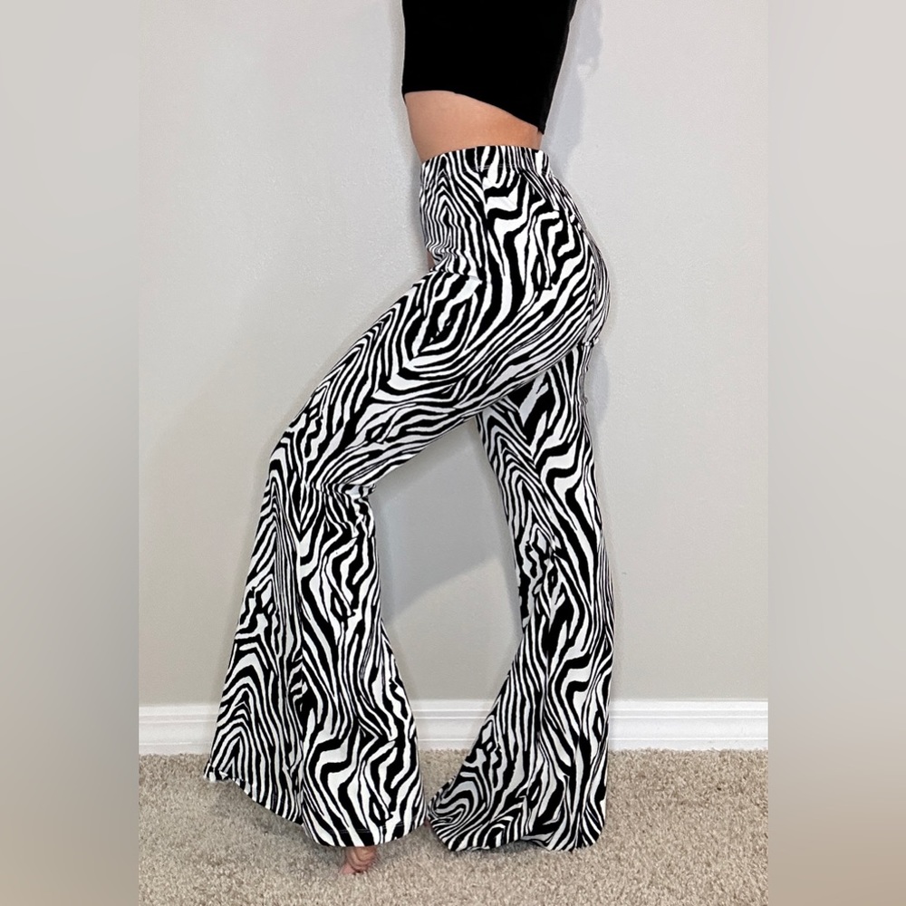 Zebra Print Flare Pants 🖤🤍
